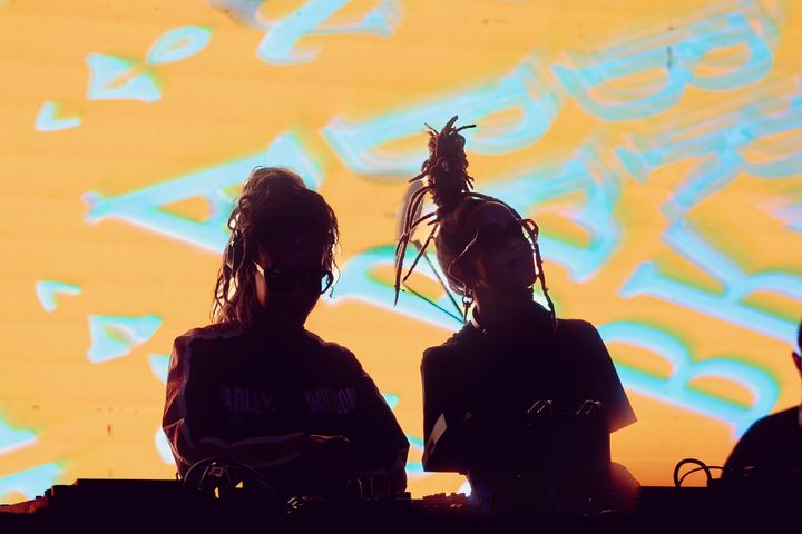 Coco & Breezy live — photo by Malachi Sanchez