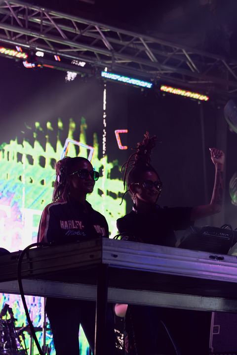Coco & Breezy live — photo by Malachi Sanchez