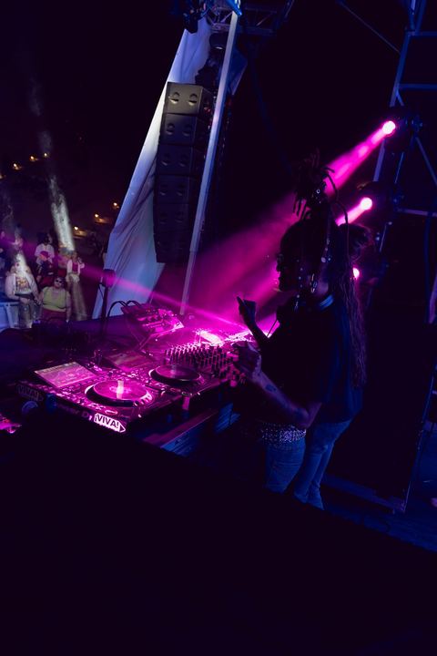 Coco & Breezy live — photo by Malachi Sanchez