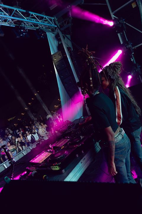 Coco & Breezy live — photo by Malachi Sanchez