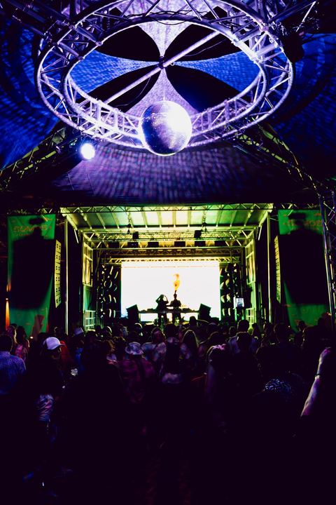 Coco & Breezy live — photo by Malachi Sanchez