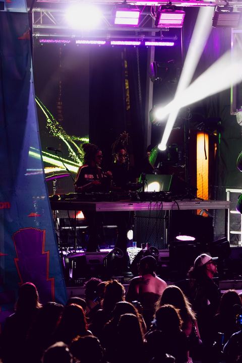 Coco & Breezy live — photo by Malachi Sanchez