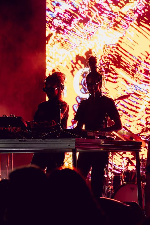 Coco & Breezy live — photo by Malachi Sanchez