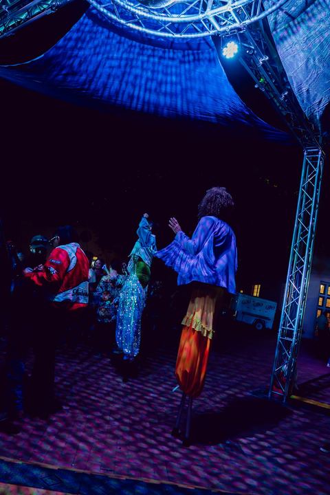 Coco & Breezy live — photo by Malachi Sanchez