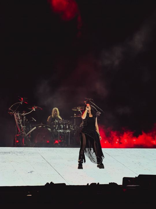 Evanescence live — photo by Malachi Sanchez