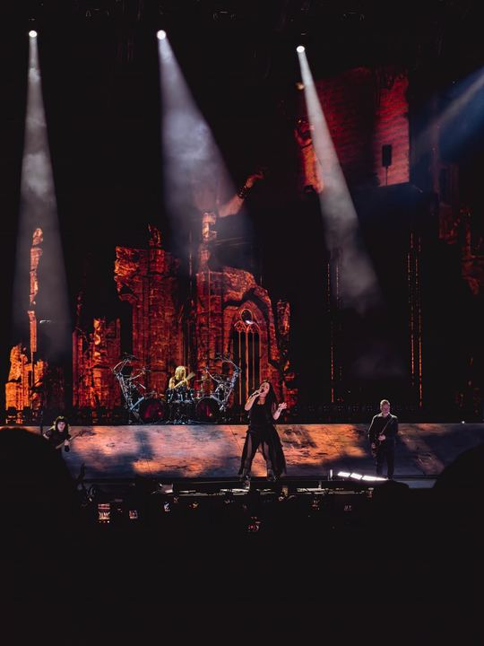 Evanescence live — photo by Malachi Sanchez