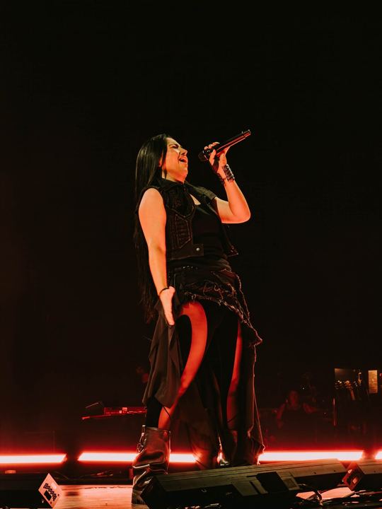 Evanescence live — photo by Malachi Sanchez