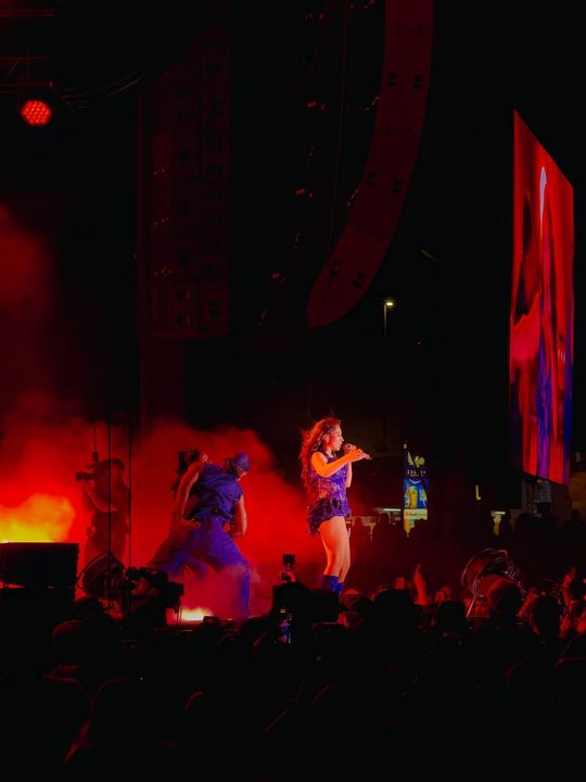 Kali Uchis live — photo by Malachi Sanchez