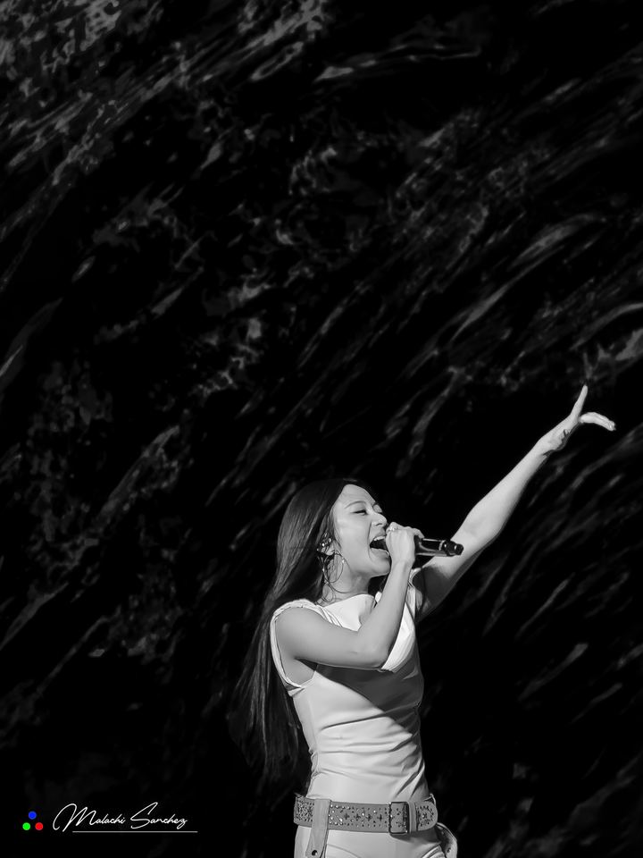 LE SSERAFIM live — photo by Malachi Sanchez