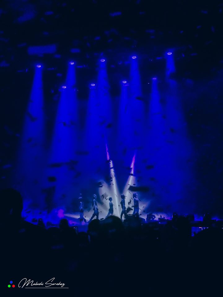 LE SSERAFIM live — photo by Malachi Sanchez