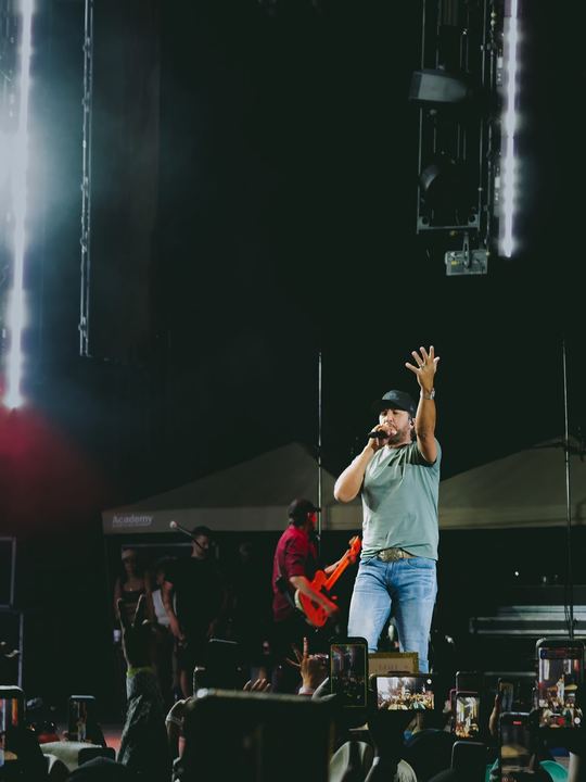 Luke Bryan live — photo by Malachi Sanchez