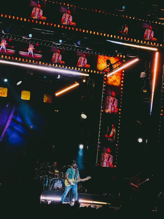 Luke Bryan live — photo by Malachi Sanchez