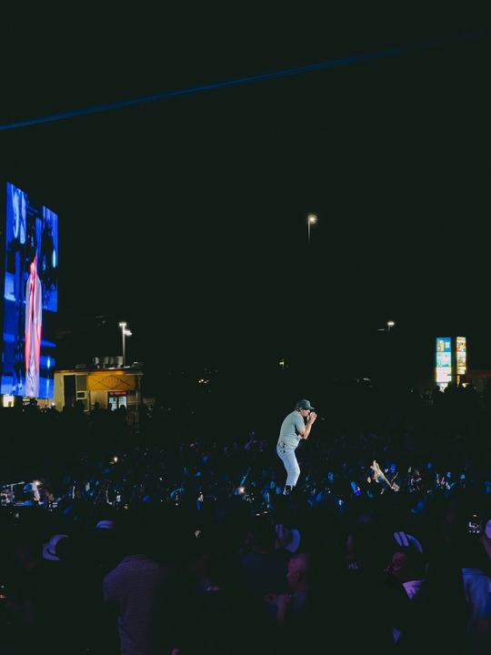Luke Bryan live — photo by Malachi Sanchez