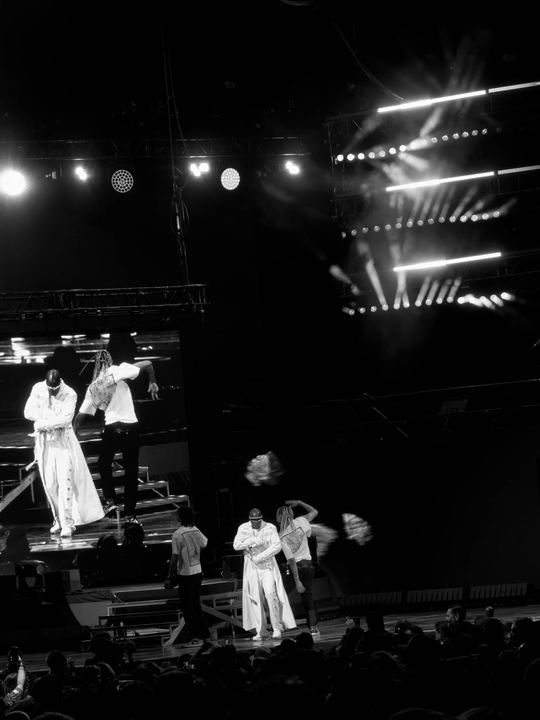 Ne-Yo & Akon live — photo by Malachi Sanchez