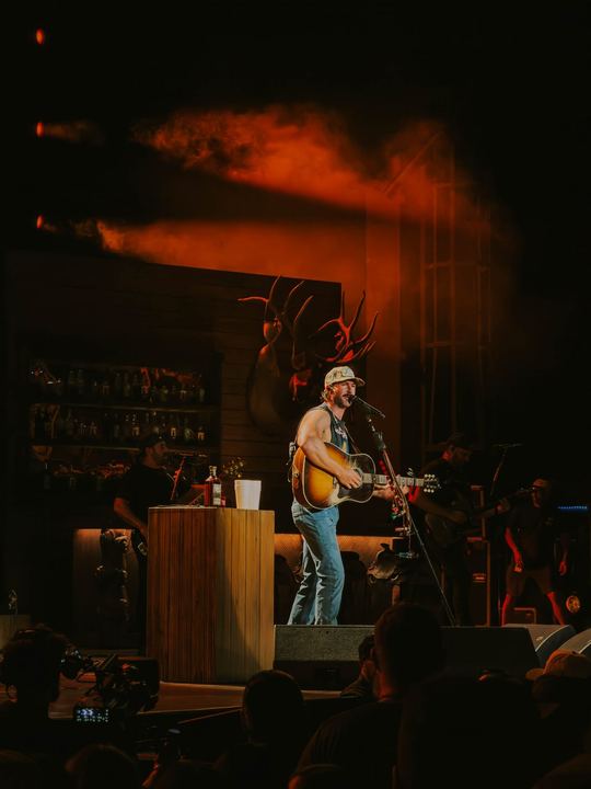 Riley Green live — photo by Malachi Sanchez