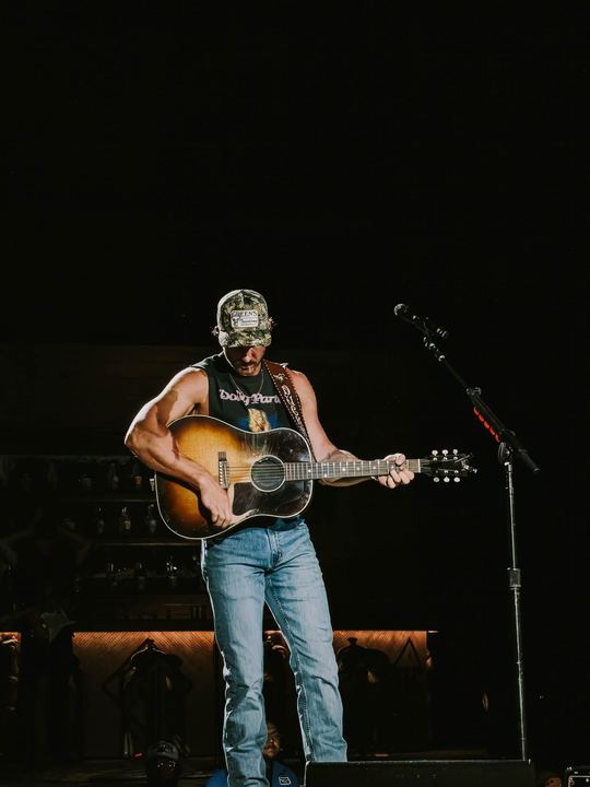 Riley Green live — photo by Malachi Sanchez